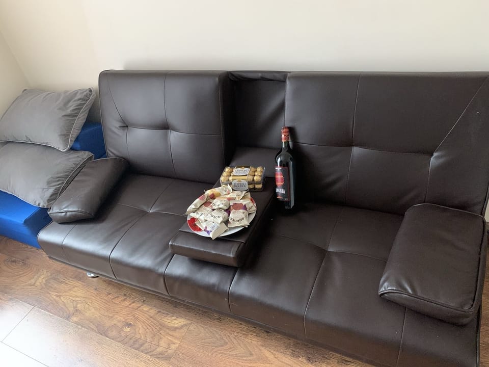 Apartment | Living room | 30-inch TV with digital channels