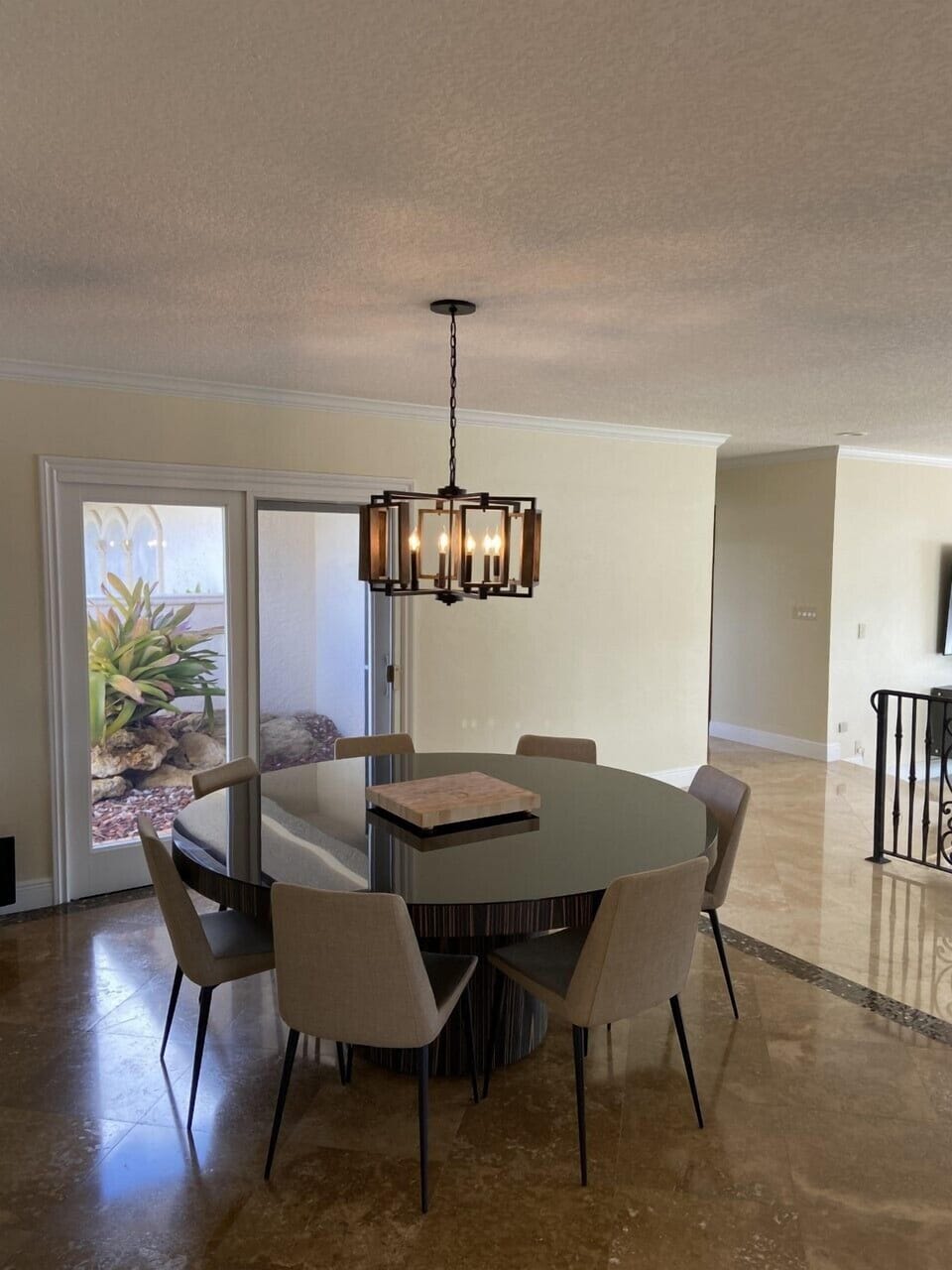 Dining room with 8 seats.