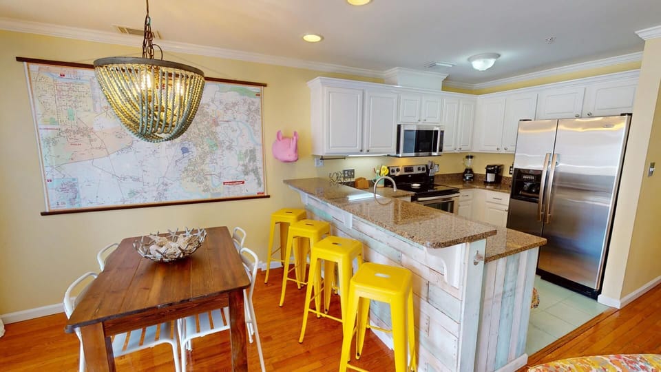 Dining & Kitchen