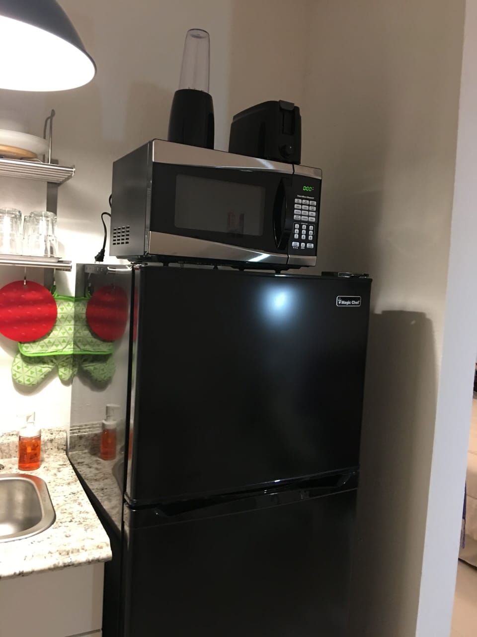 Personal blender and toaster.