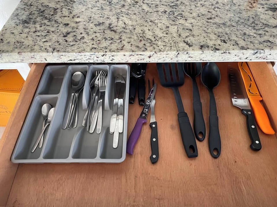  Cutlery.
