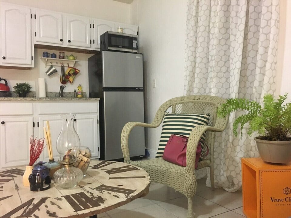 The kitchen is equipped with Microwave, Blender, Toaster, pots and pans.