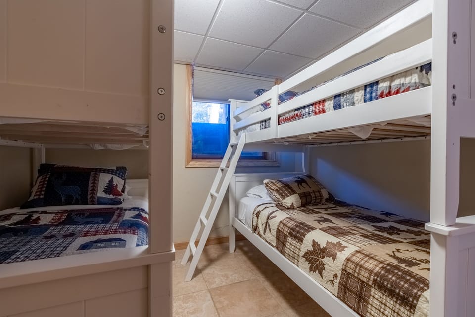 Bunk room with twin-over-twin beds—perfect for kids or groups
