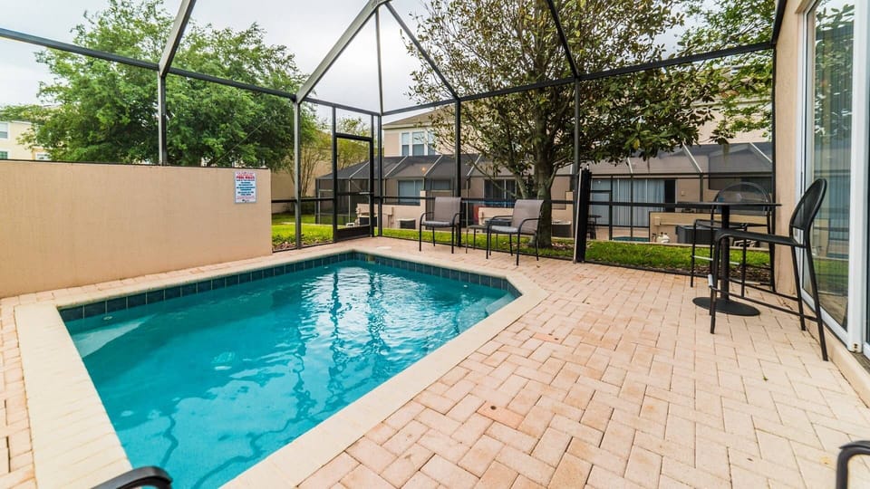 Beautiful 3 bed 3 bath townhome located in Windsor Palms Resort
