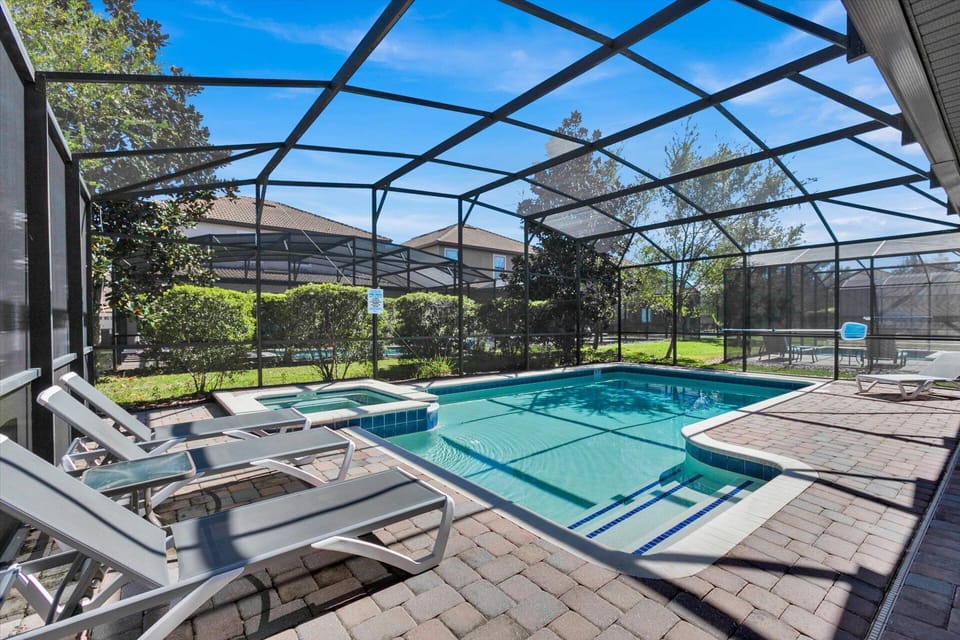Beautiful 5 bed 4.5 bath villa located in Champions Gate Resort