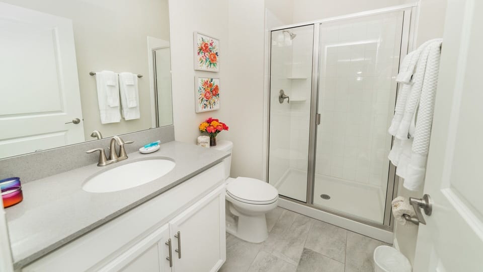  This townhome has a total of 3 bathrooms.