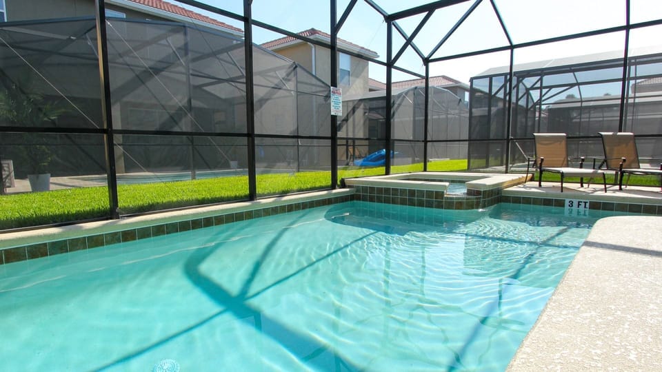 Beautiful 6 bed 5 bath villa located in Paradise Palms Resort