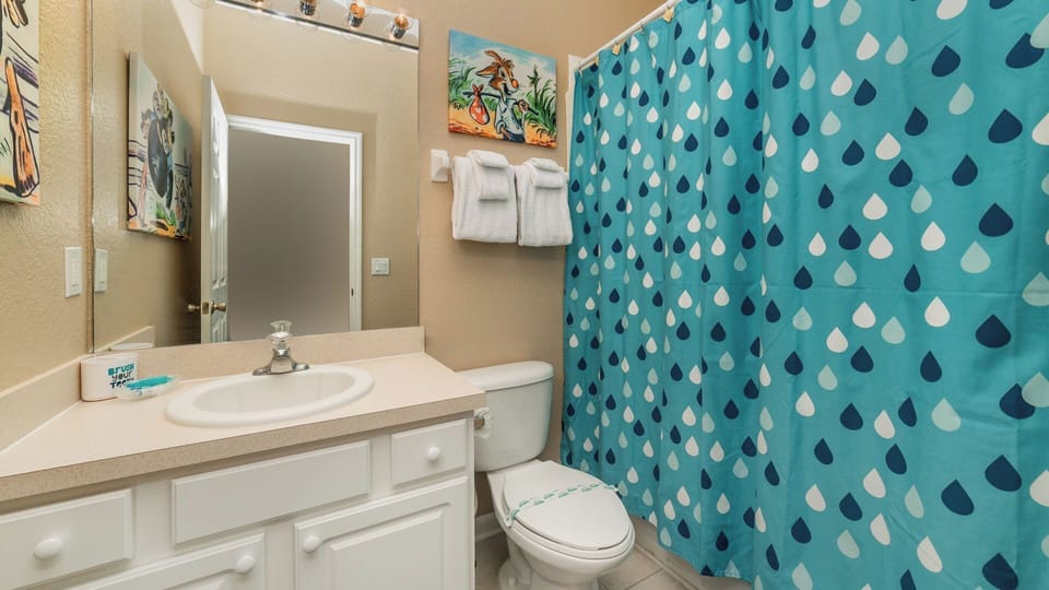  This villa has a total of 5 bathrooms.