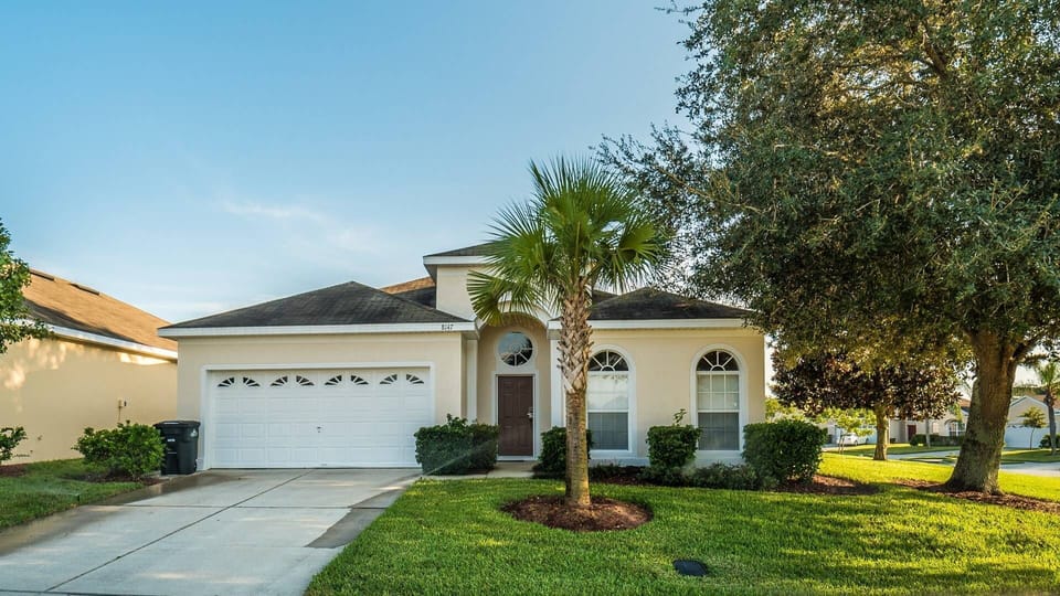 Beautiful 4 bed 3 bath villa located in Windsor Palms Resort