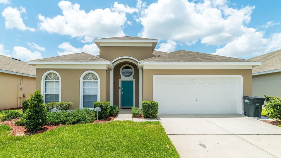 Beautiful 4 bed 3 bath villa located in Windsor Palms Resort
