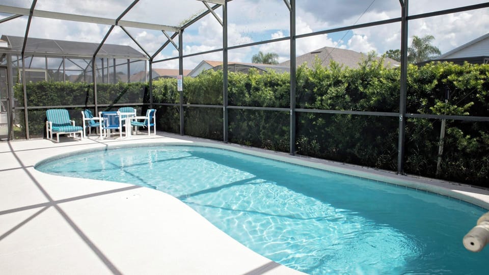Beautiful 4 bed 2 bath villa located in Windsor Palms Resort