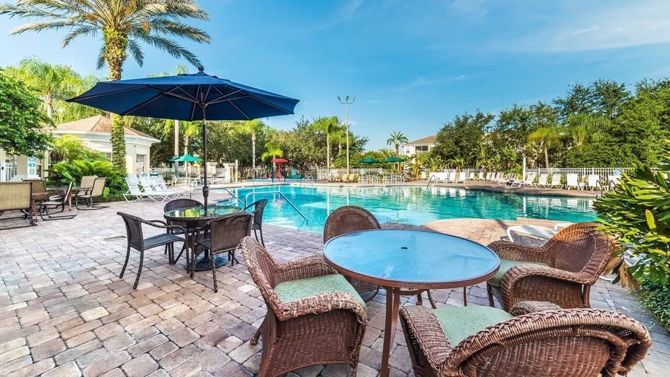 Beautiful 4 bed 3 bath villa located in Windsor Palms Resort