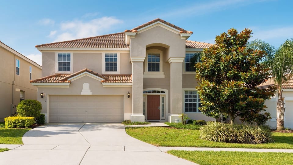 Beautiful 6 bed 4 bath villa located in Windsor Hills Resort