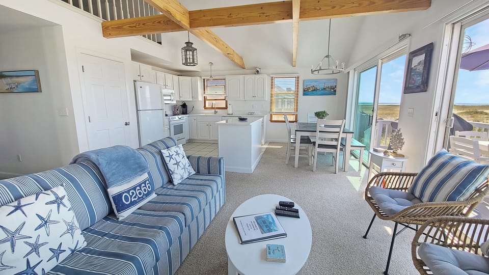 Open and bright main living area with vaulted ceiling