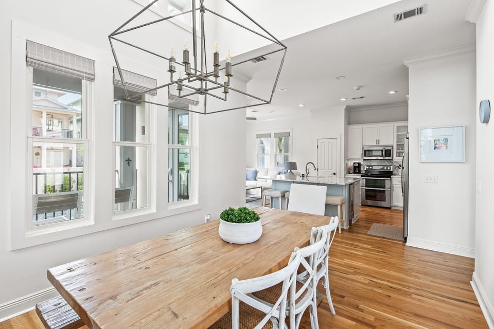 First Floor: Dining