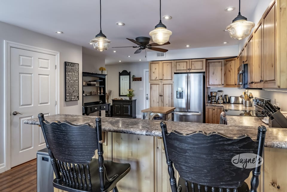 Kitchen &amp; Bar Seating