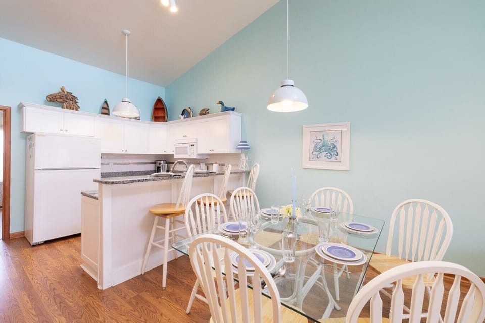 Fully equipped kitchen and dining area for family meals and seafood feasts.