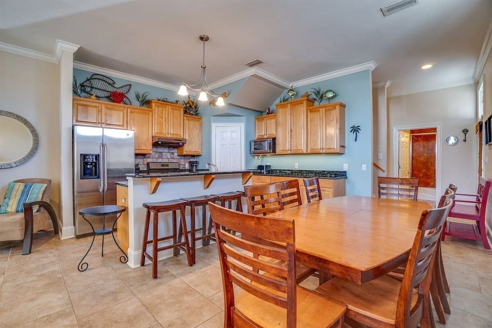 Granite countertops, Lots of space