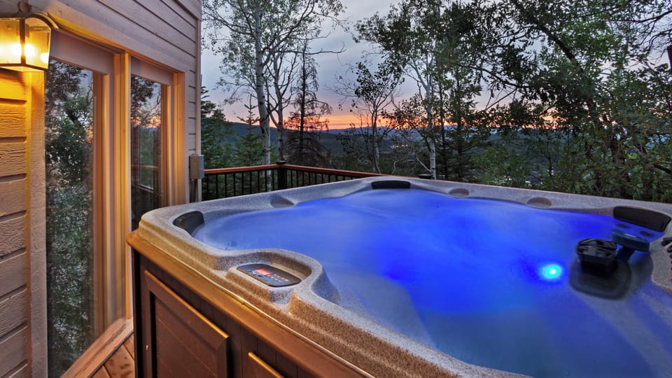 Hot Tub, Lower Level Deck, Glacier Lodge West - Outdoor hot tub with views
