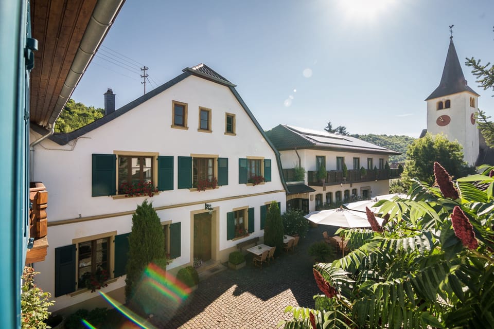 Family room with balcony - Schmidtburger Hof Bed and Breakfast in Rhineland-Palatinate