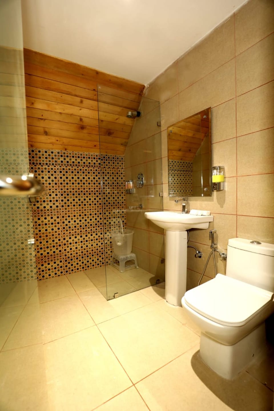 One Bedroom Cottage With Mountain View | Bathroom | Shower, free toiletries, slippers