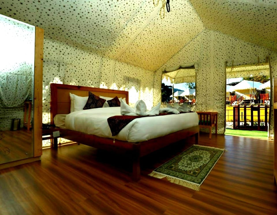 Swiss Tent With Garden View | In-room safe, soundproofing, free WiFi, bed sheets