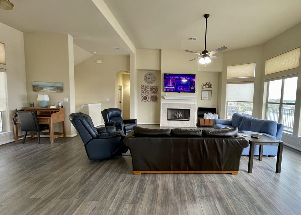 Plenty of comfy seating, desk & smart TV w/ Netflix & HBOMax