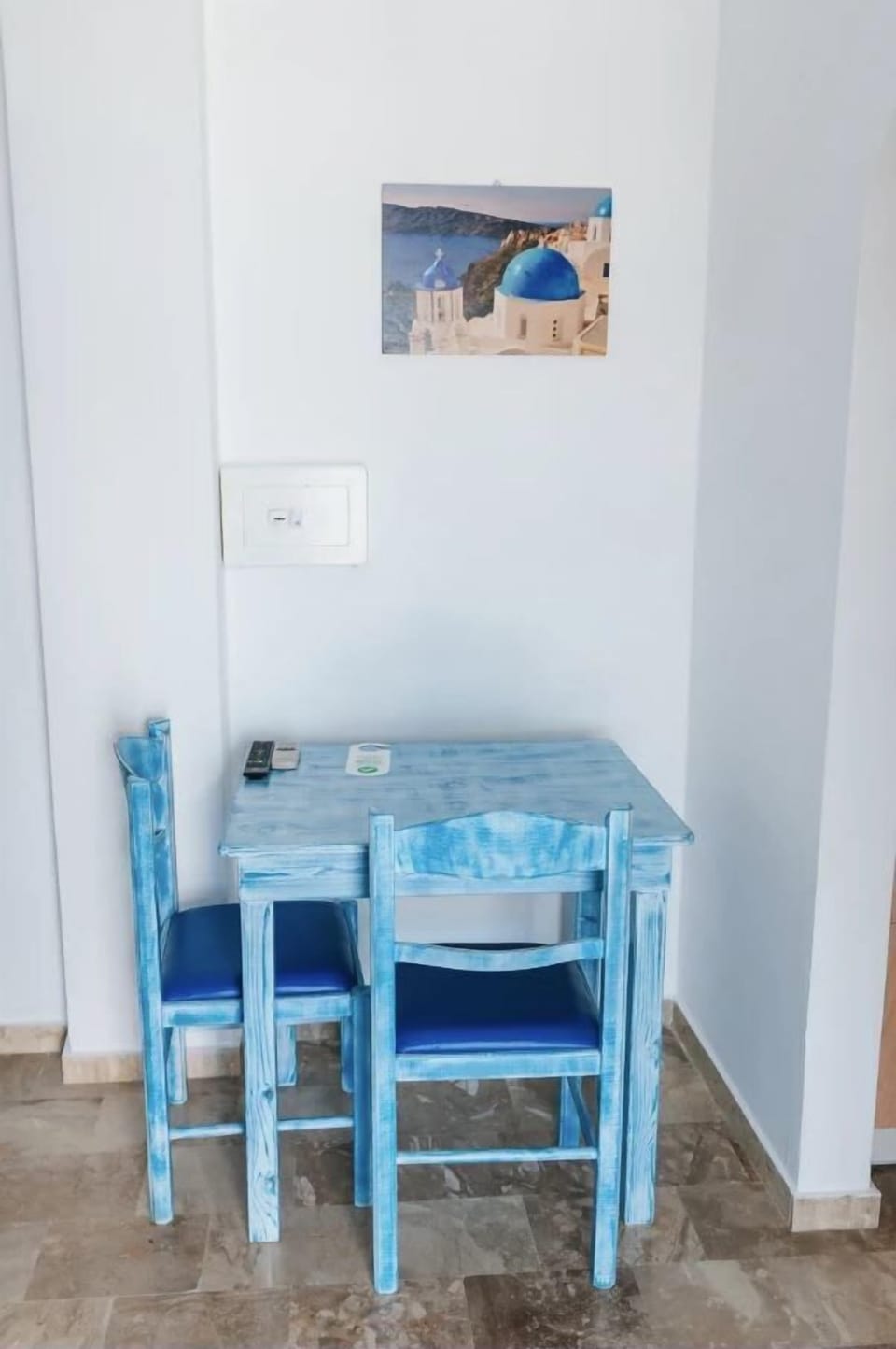 32-inch TV with cable channels