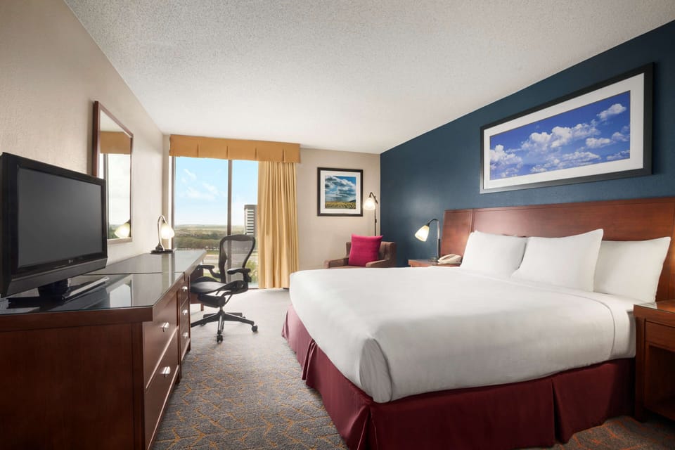 Premium bedding, down comforters, in-room safe, desk