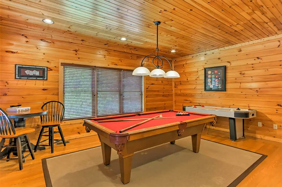 Pool Table/Game Room