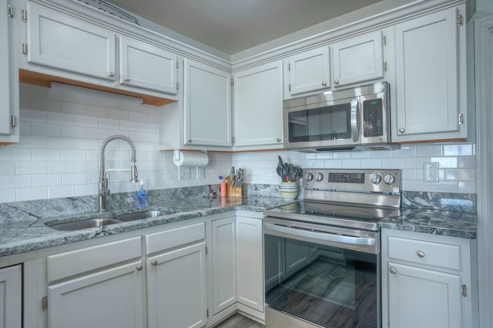 Stainless Steel Appliances Chef's Kitchen