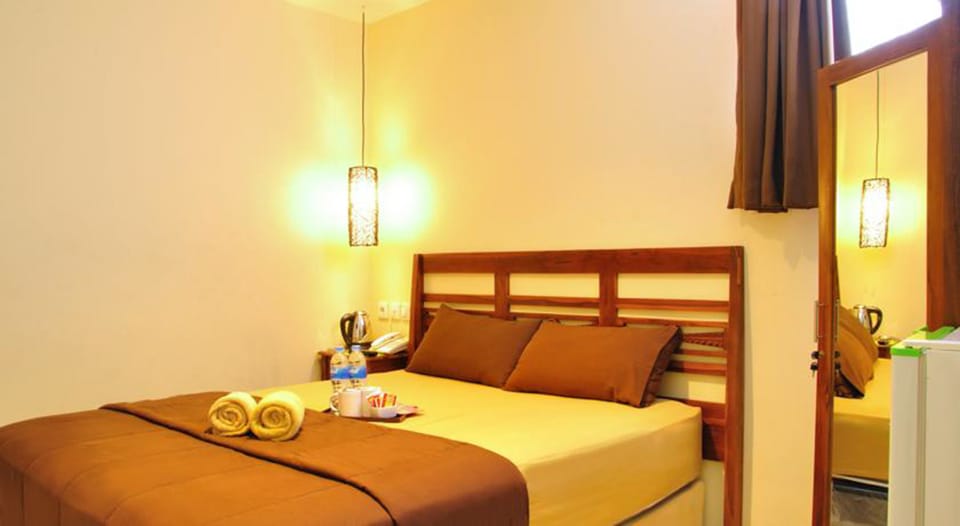 Deluxe Room | Desk, free WiFi
