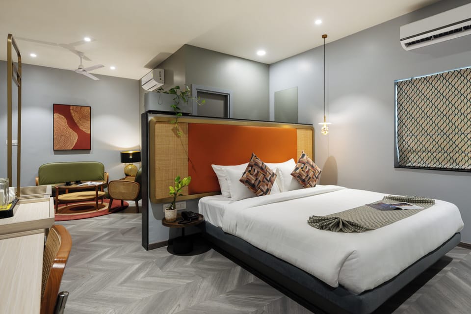 Junior Suite | Premium bedding, in-room safe, desk, laptop workspace