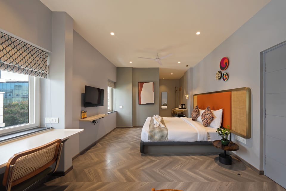 Junior Suite | Premium bedding, in-room safe, desk, laptop workspace