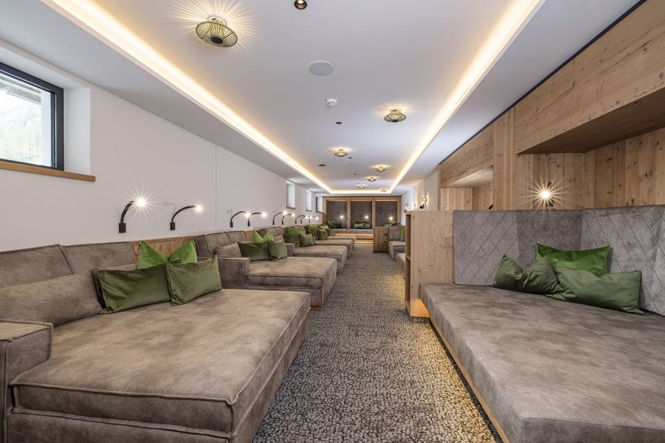 Sauna, steam room, massages