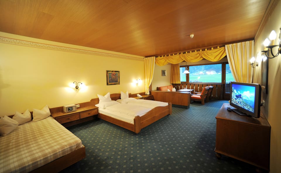 Family Room | In-room safe, free WiFi