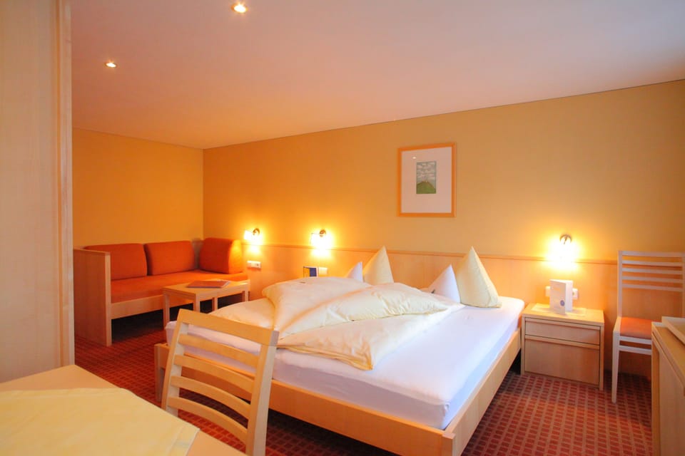 Premium bedding, in-room safe, cribs (free), rollaway beds (surcharge)