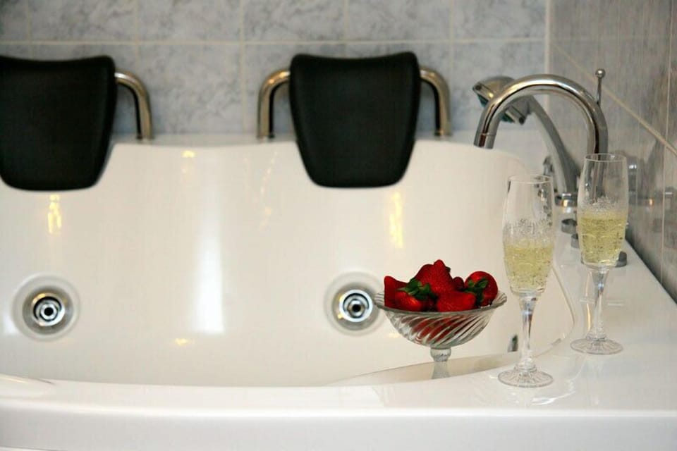 Family Apartment, 1 Bedroom | Jetted tub