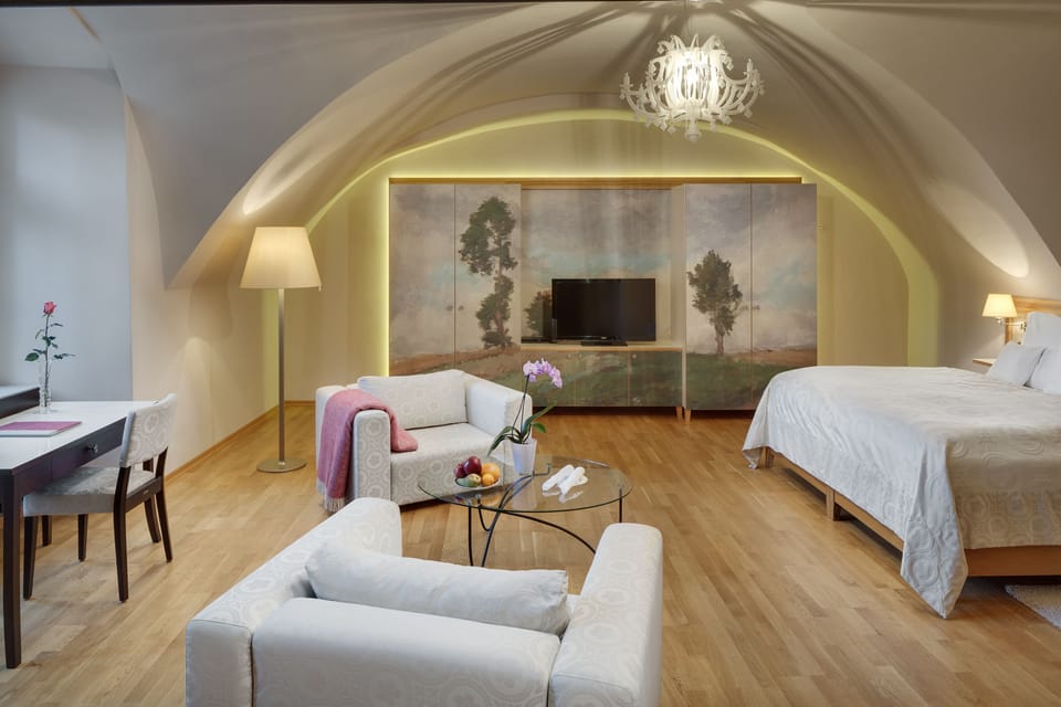 Double Room, Park View | 19 bedrooms, memory foam beds, minibar, in-room safe