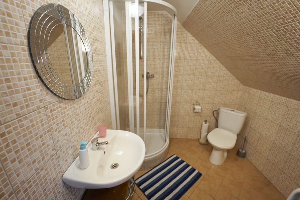 Family Quadruple Room (Superior) | Bathroom | Shower, rainfall showerhead, hair dryer, slippers