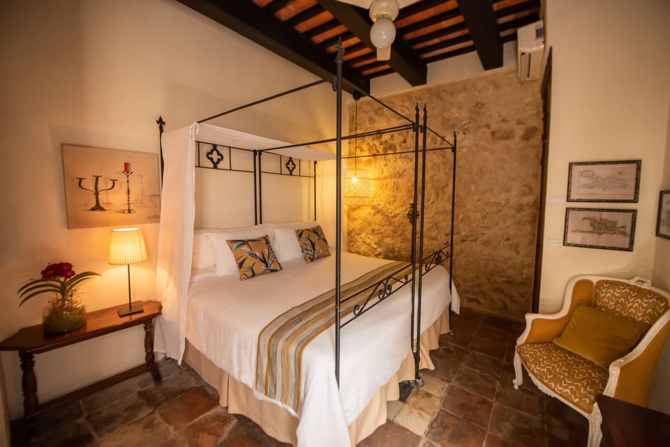 Standard  Room | In-room safe, desk, iron/ironing board (on request), WiFi (free)