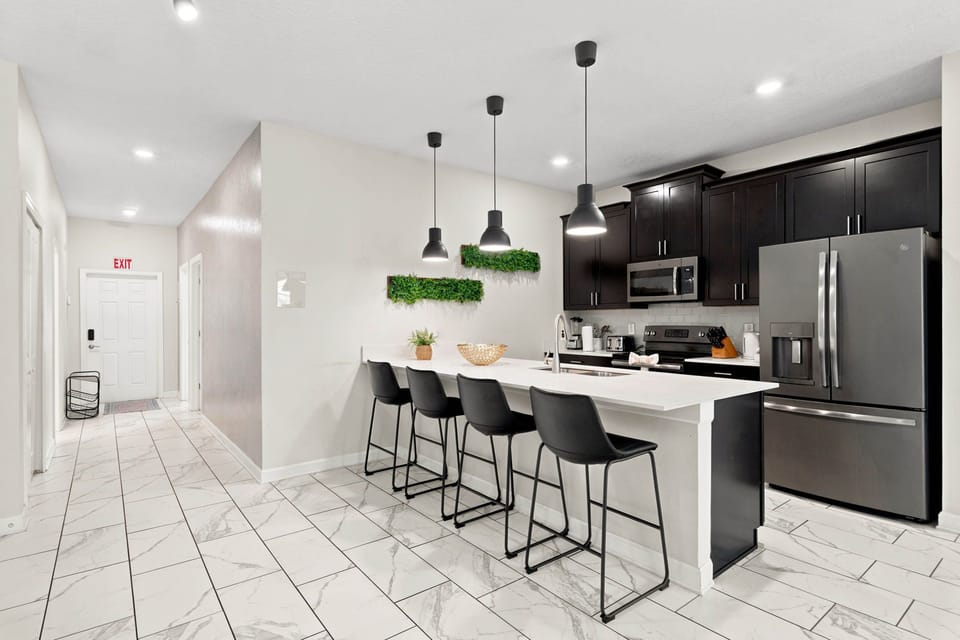 5BD/4BA Grand Townhome w/pool close to Disney House in Kissimmee