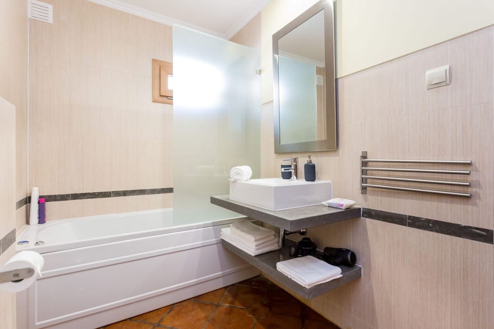 Bathroom 1 - En-suite Bath, Shower, Bidet, WC and Hand Basin