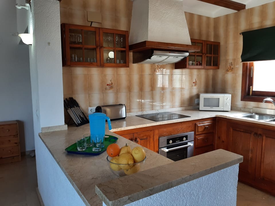 fully equipped kitchen for all of your requirements