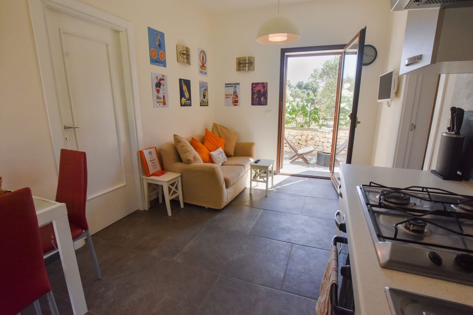 Living area with kitchen, dining table and sitting area
