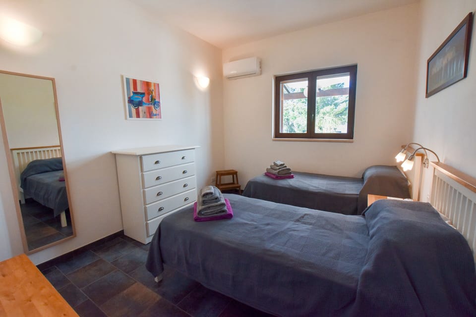 Twin bedroom