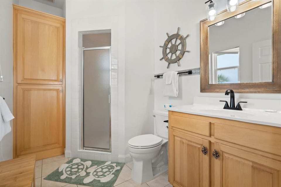 West End Girl NE Private Bathroom