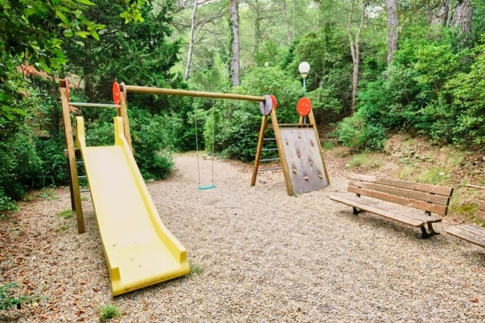 Domaine de la Vallée Heureuse Campground/ 
RV Resort in Provence-Alpes-Côte d'Azur