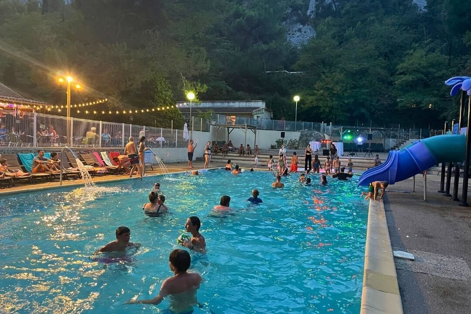 Domaine de la Vallée Heureuse Campground/ 
RV Resort in Provence-Alpes-Côte d'Azur