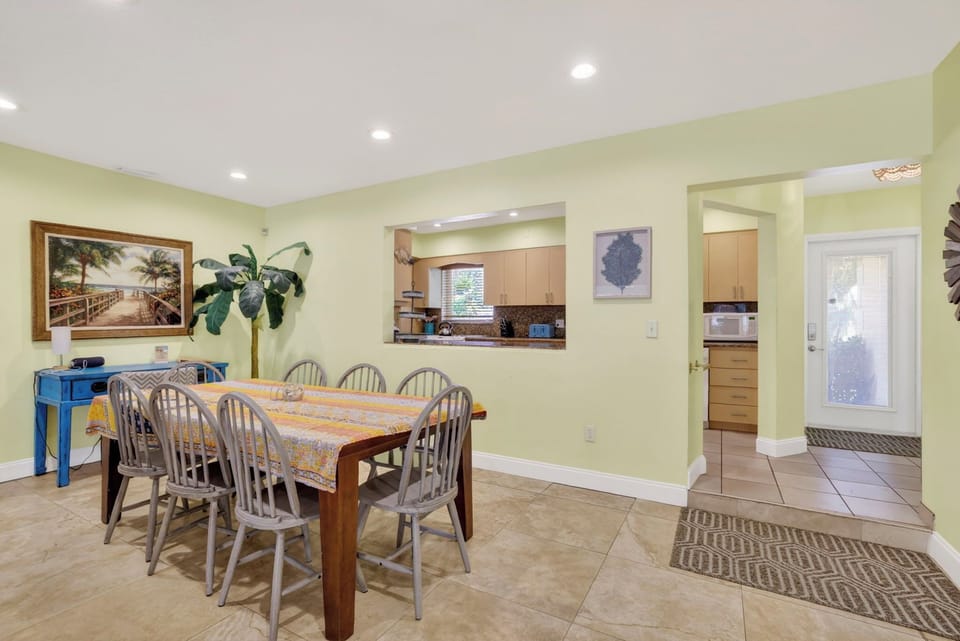222 Dining Area